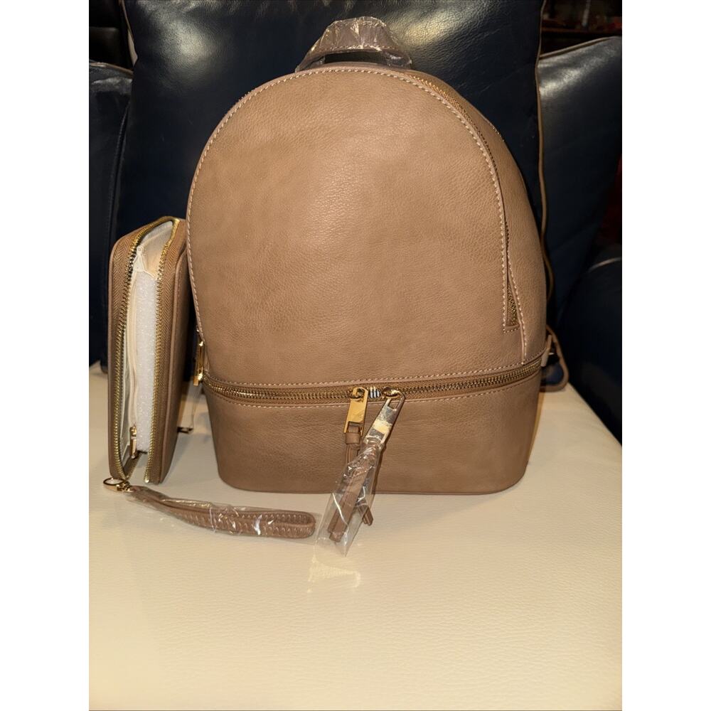Fashion Bag In Tan With A Zip Around Wallet NWT